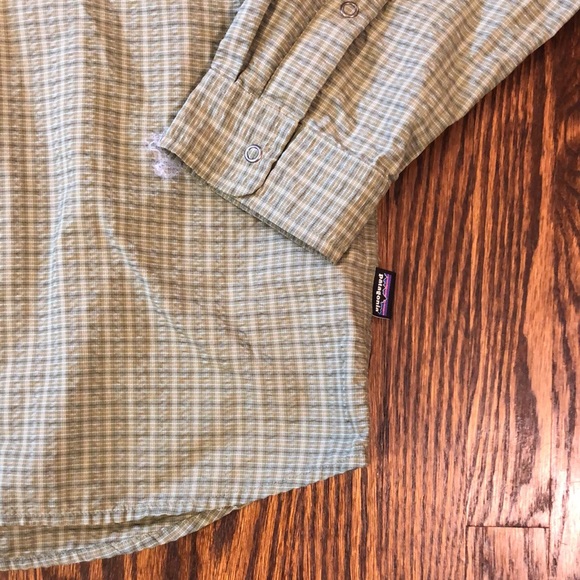 COPY - Lightweight Green Patagonia Shirt - Picture 4 of 6